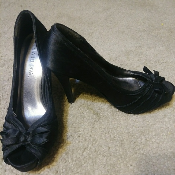 Satin bow heels - Picture 1 of 2